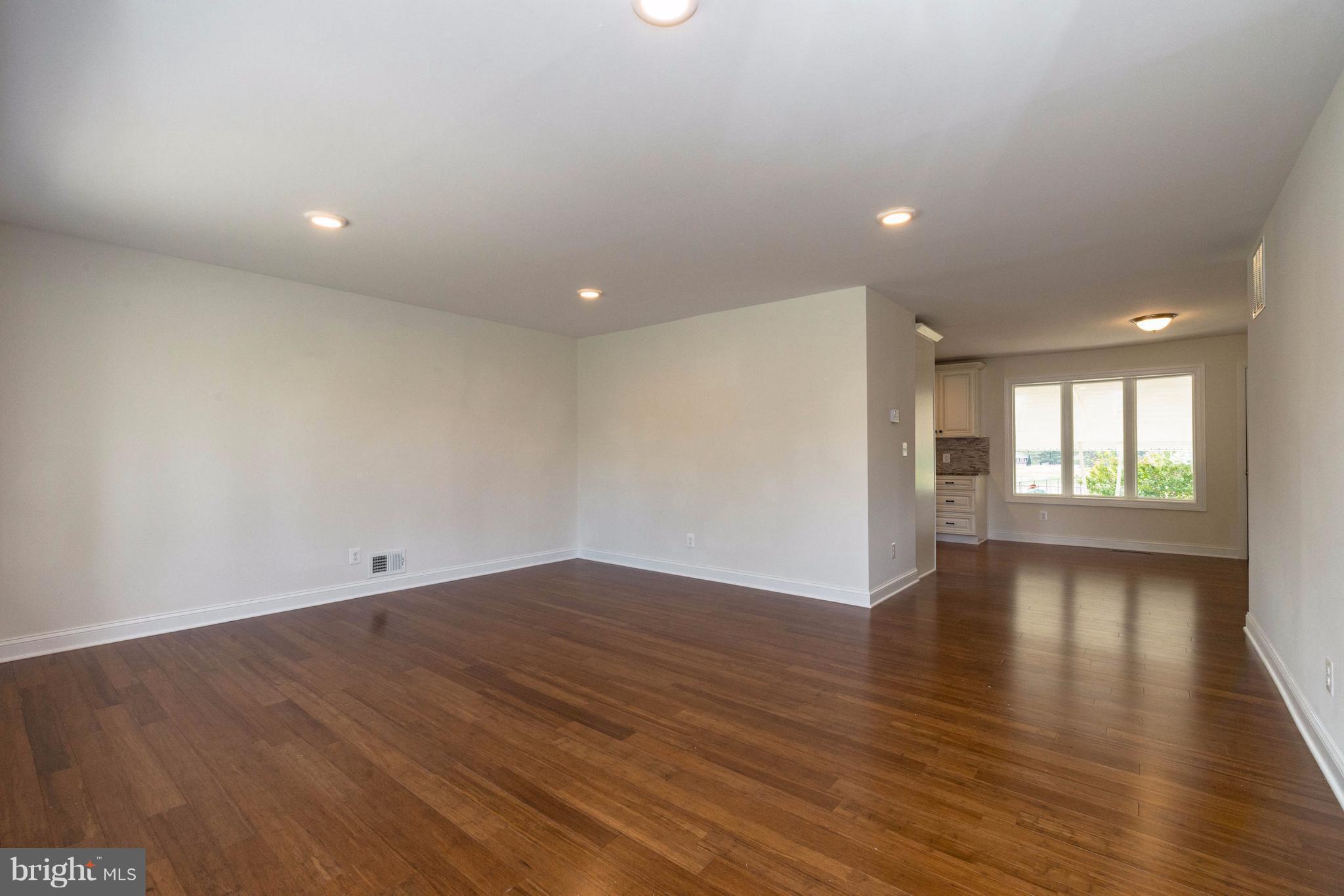 4721 Mawani Road Baltimore, MD 21206 - Photo 9 of 26 Living Room