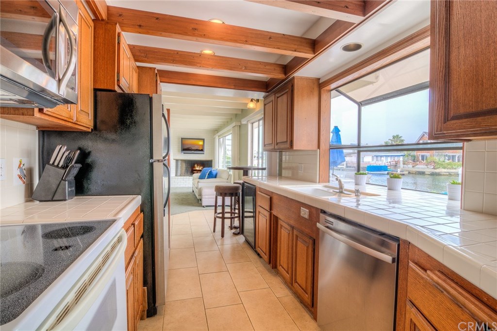 623 36th Street Newport Beach, CA 92663 - Photo 6 of 19