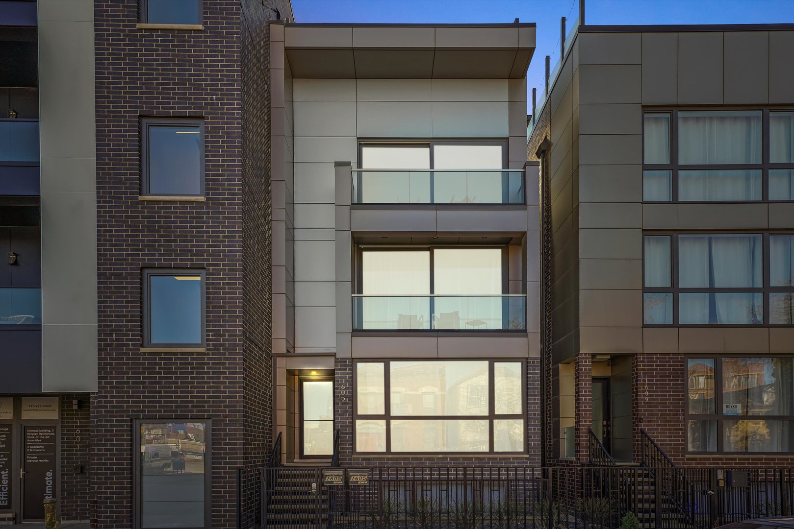 1605 West Ohio Street, Unit 2 Chicago, IL 60622 - Photo 34 of 38 a building with a window