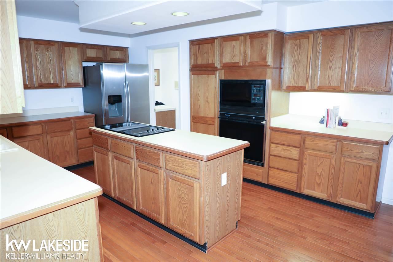 3364 West York Court Rochester, MI 48306 - Photo 8 of 42 31366706-7.JPG