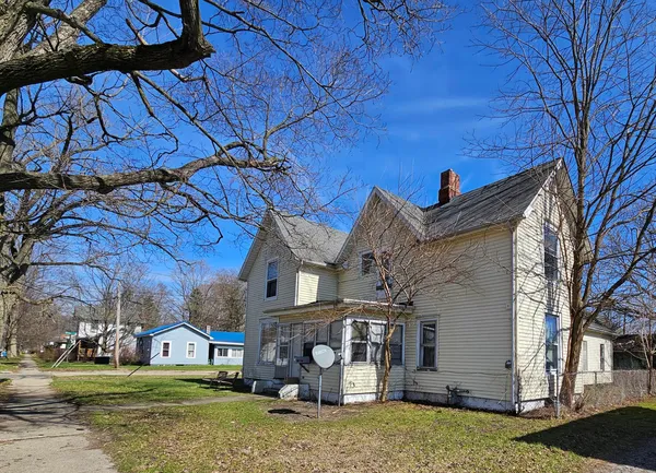 $109,500 | 122 Oak Street, Dowagiac, MI 49047