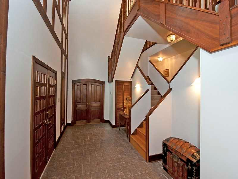 285 Darlington Road Beaver, PA 15009 - Photo 4 of 21 Entry/Foyer.