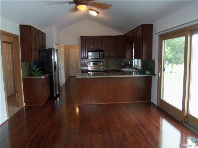 2311 Bullock Road Lapeer, MI 48446 - Photo 13 of 36 100_3674 (Small).jpg