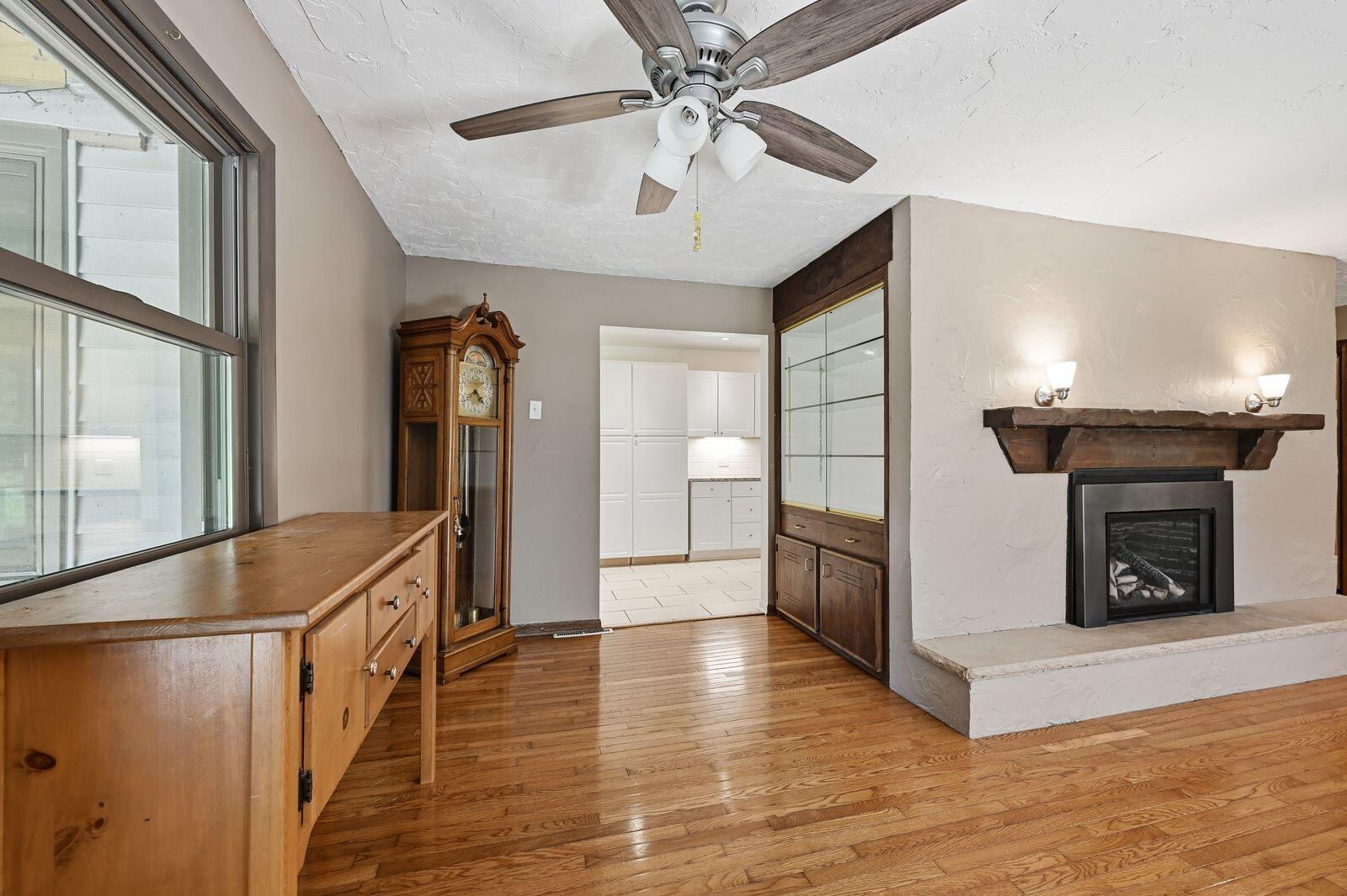 611 West Mequon Road Mequon, WI 53092 - Photo 18 of 36 16