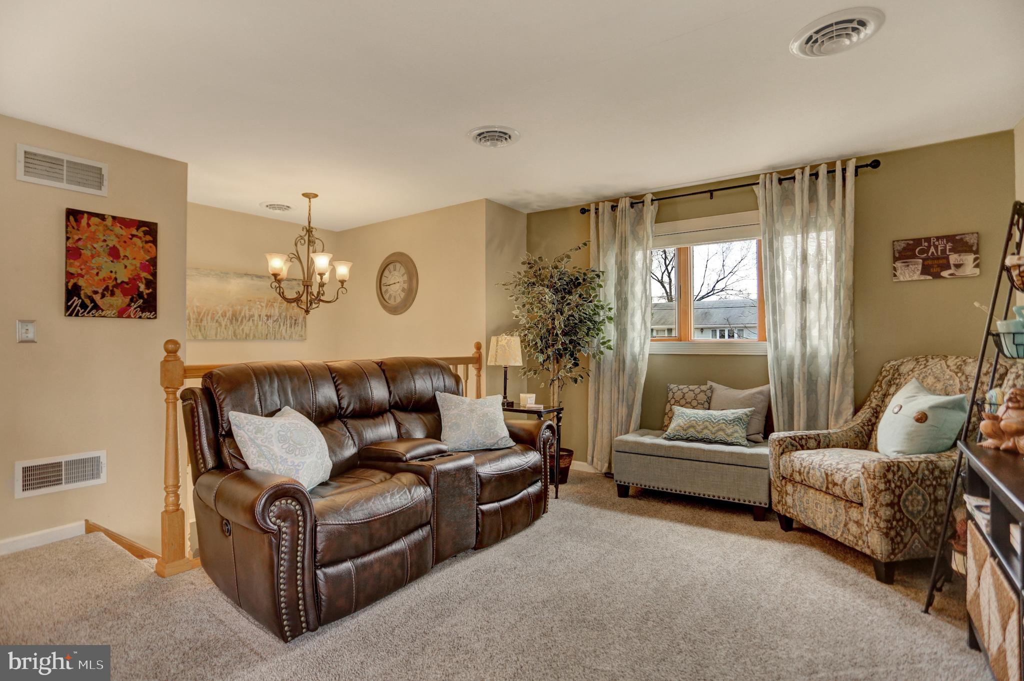 1323 Albany Road Harrisburg, PA 17112 - Photo 2 of 25 Gallery Image 2