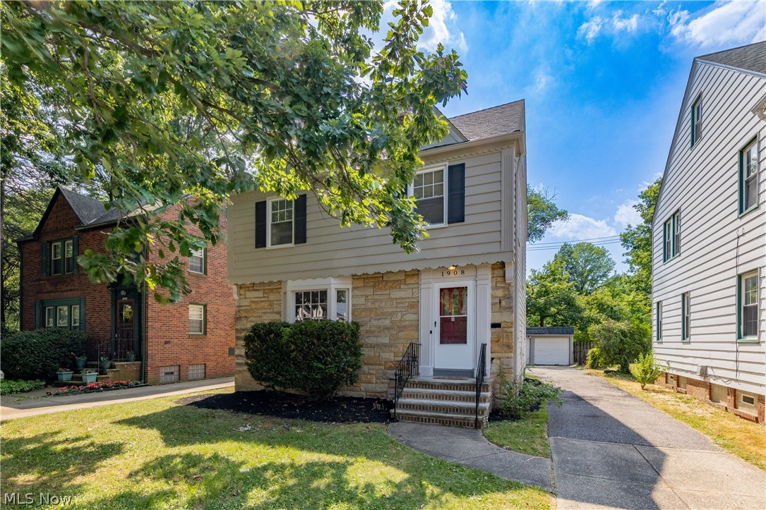 1908 Staunton Road Cleveland, OH 44118 - Photo 1 of 35 Gallery Image 1
