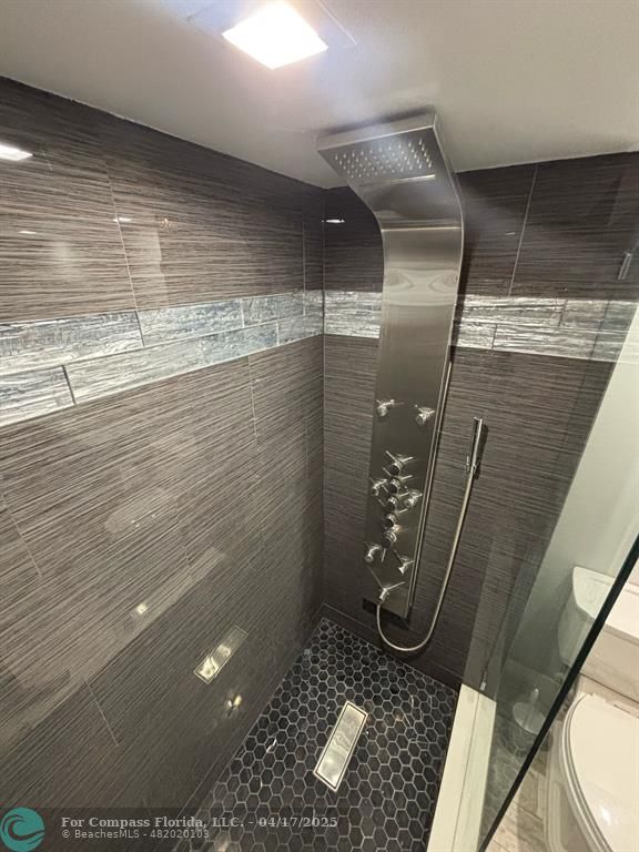 1629 Riverview Road, Unit 120 Deerfield Beach, FL 33441 - Photo 23 of 28 Main Bedroom Shower