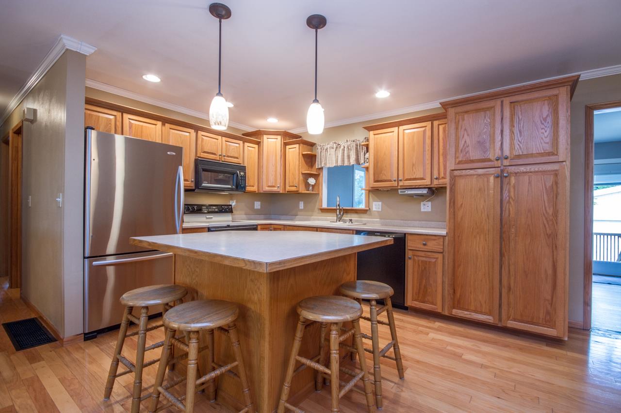 2310 Springreen Drive Dubuque, IA 52002 - Photo 6 of 25 Gallery Image 6