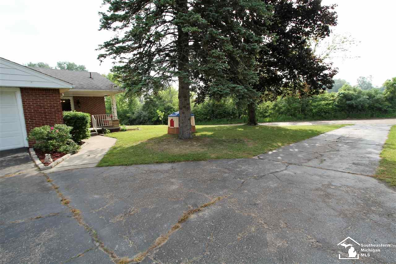 28375 Waltz Road New Boston, MI 48164 - Photo 3 of 46 50044486-2.JPG