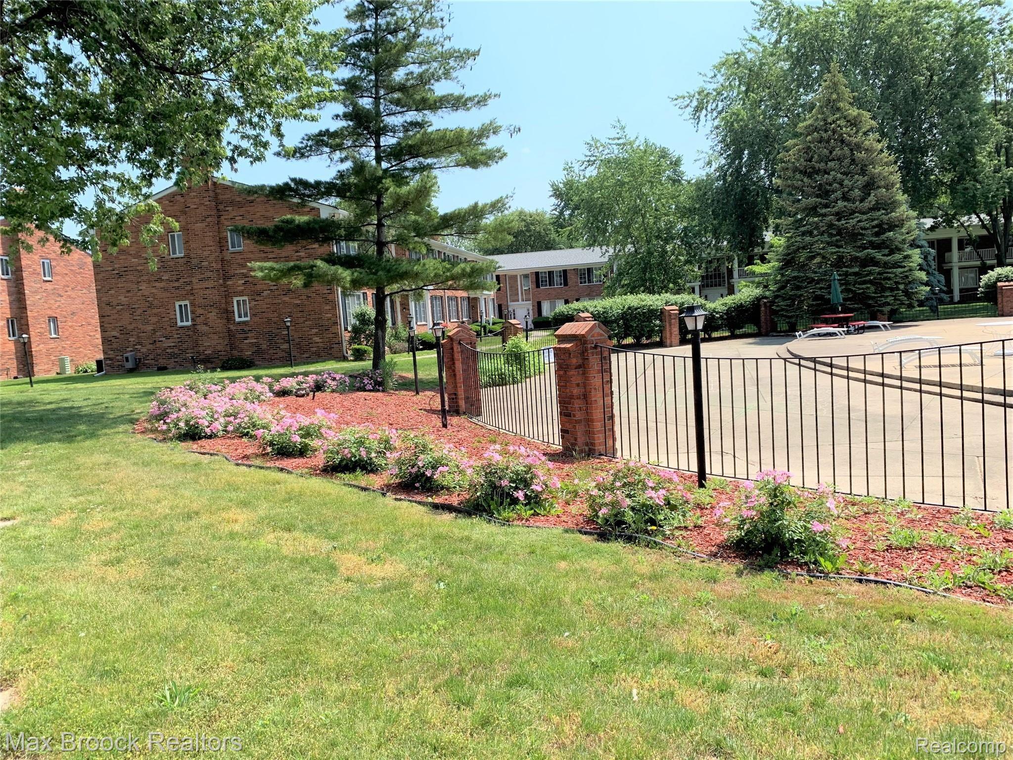 29320 Hoover Road Warren, MI 48093 - Photo 11 of 13 lLovely landscaping!