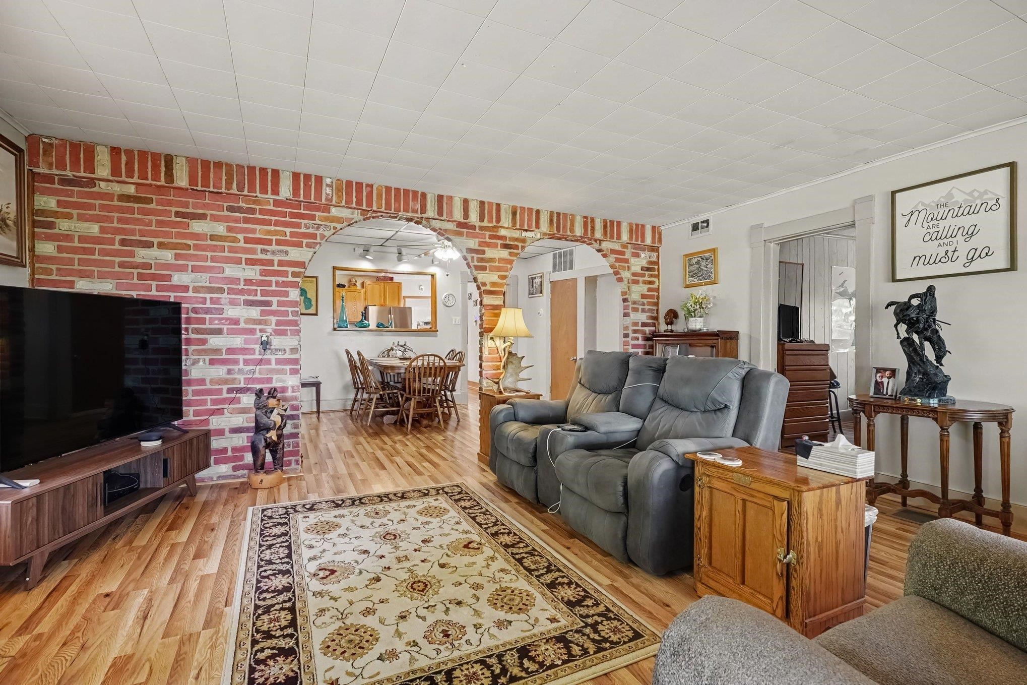 6564 North Crapo Road Breckenridge, MI 48615 - Photo 8 of 28 1950021-3d6043f3-3e72-4eee-978a-96e181ec5b01.JPG