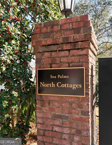 a sign broad on the side of a building