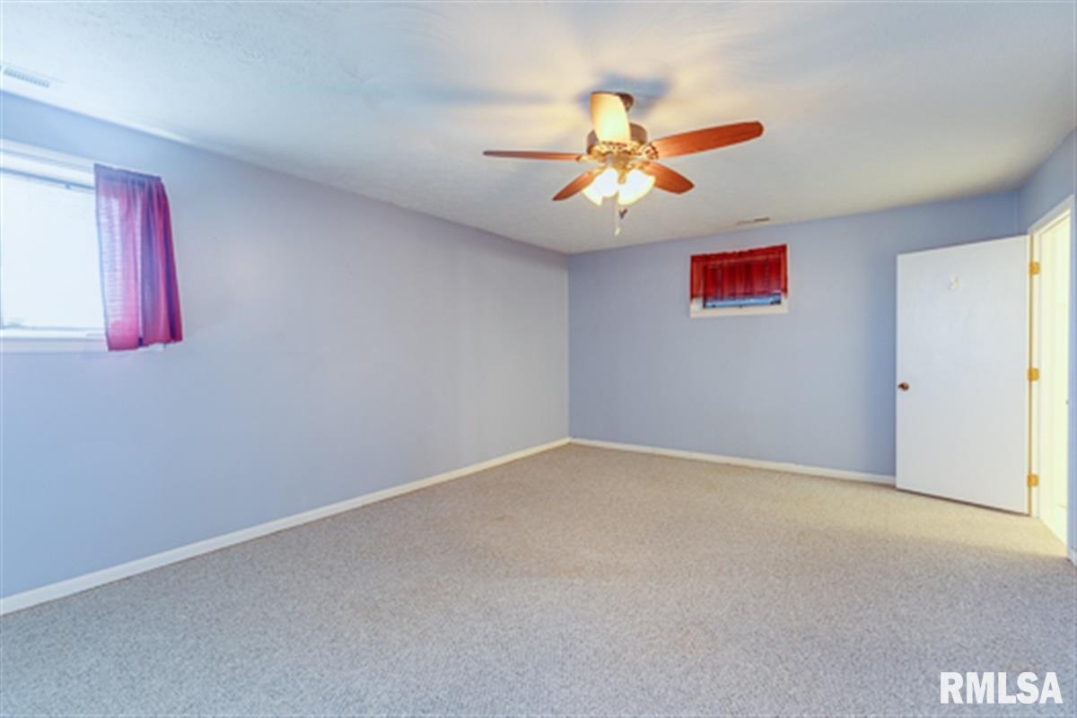 5943 Prairie School Road Riverton, IL 62561 - Photo 11 of 28