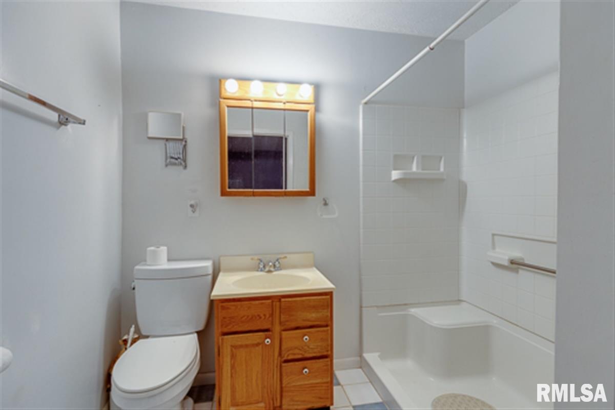 5943 Prairie School Road Riverton, IL 62561 - Photo 12 of 28