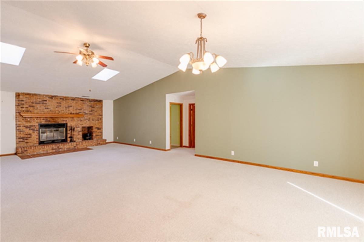 5943 Prairie School Road Riverton, IL 62561 - Photo 3 of 28