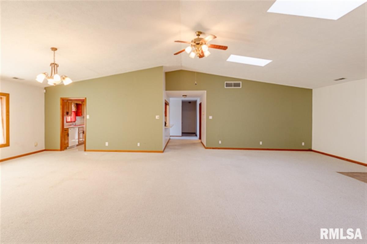 5943 Prairie School Road Riverton, IL 62561 - Photo 5 of 28