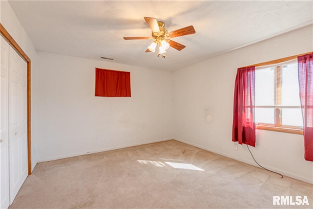 5943 Prairie School Road Riverton, IL 62561 - Photo 6 of 28