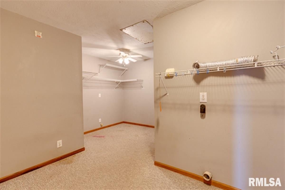 5943 Prairie School Road Riverton, IL 62561 - Photo 9 of 28