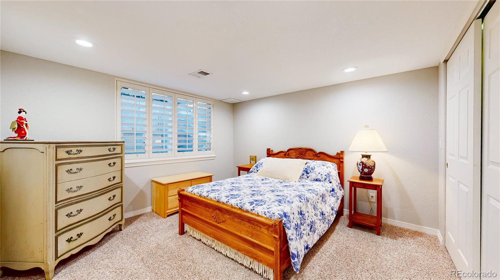 4545 South Monaco Street, Unit 138 Denver, CO 80237 - Photo 21 of 34 a bedroom with a bed and a window