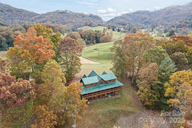 $785,000 | 207 Longridge Lane, Waynesville, NC 28785