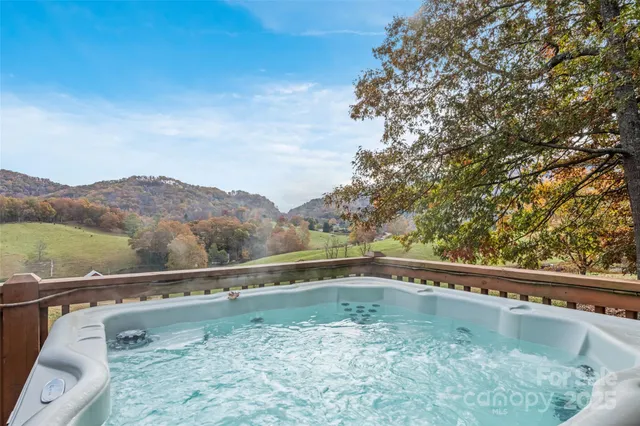 $785,000 | 207 Longridge Lane, Waynesville, NC 28785