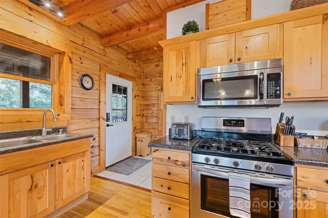 $785,000 | 207 Longridge Lane, Waynesville, NC 28785