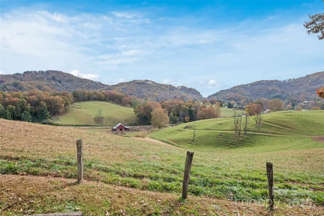 $785,000 | 207 Longridge Lane, Waynesville, NC 28785