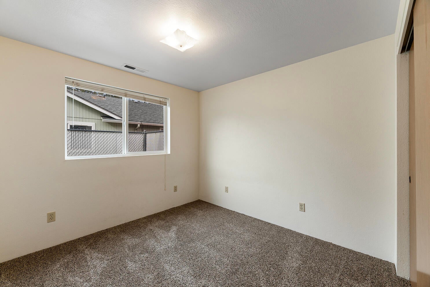 731 Maple Street Central Point, OR 97502 - Photo 11 of 27 12