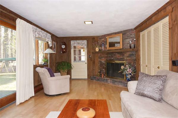 590 Heald Road Carlisle, MA 01741 - Photo 4 of 16