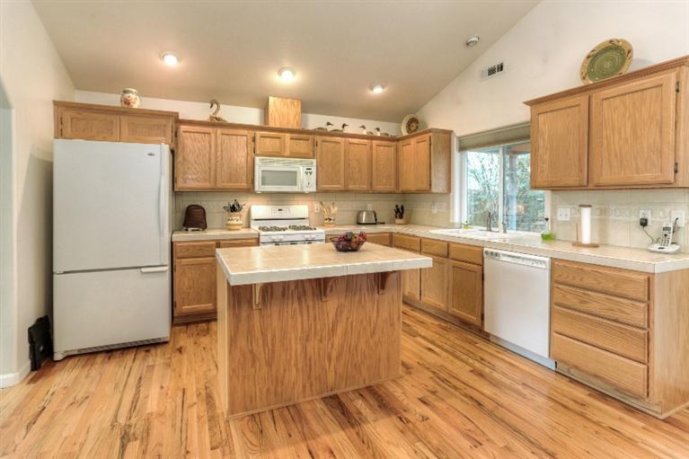 1908 Walnut Grove Lane Central Point, OR 97502 - Photo 10 of 26 Additional Photo