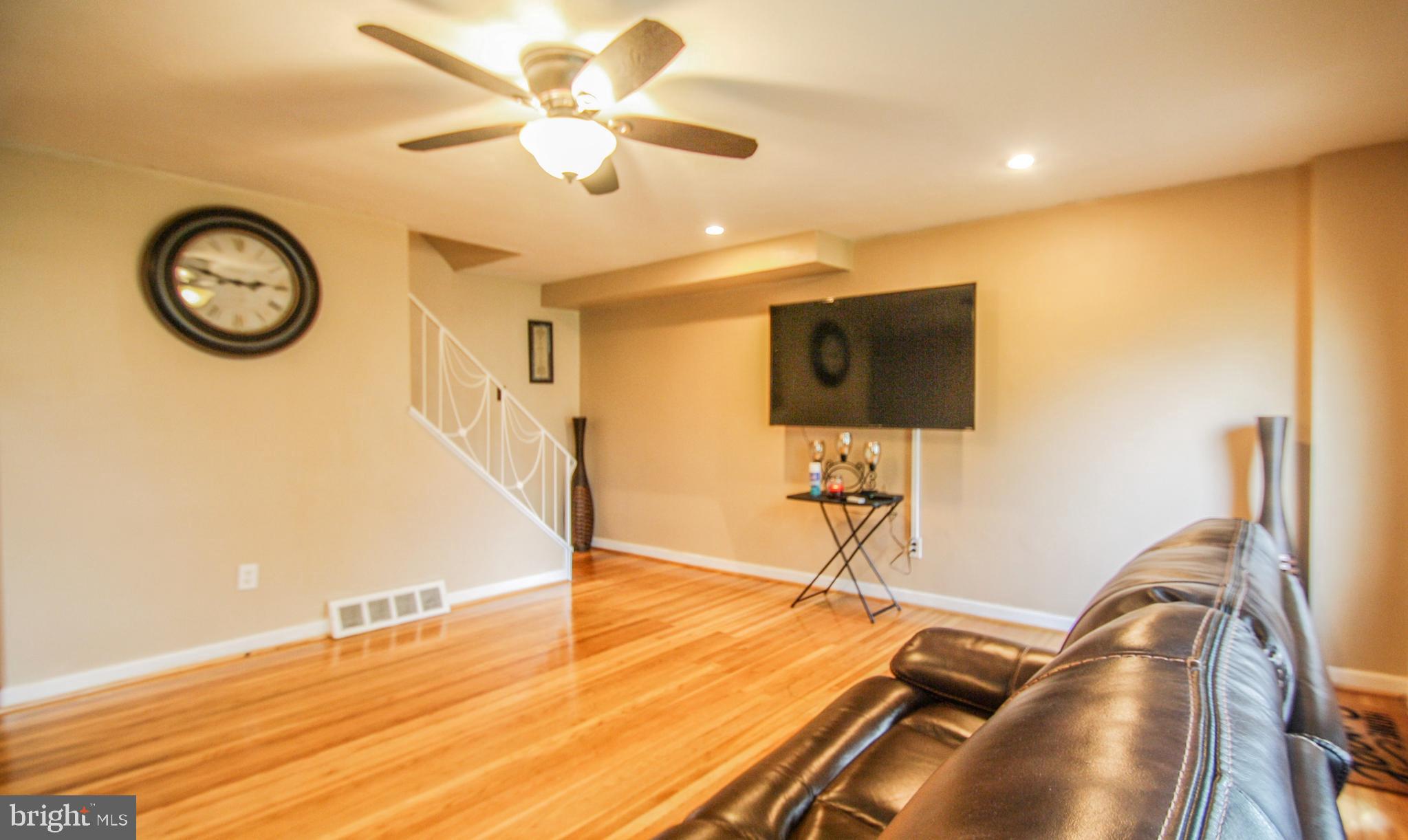 1403 Elson Road Brookhaven, PA 19015 - Photo 8 of 31 Livingroom