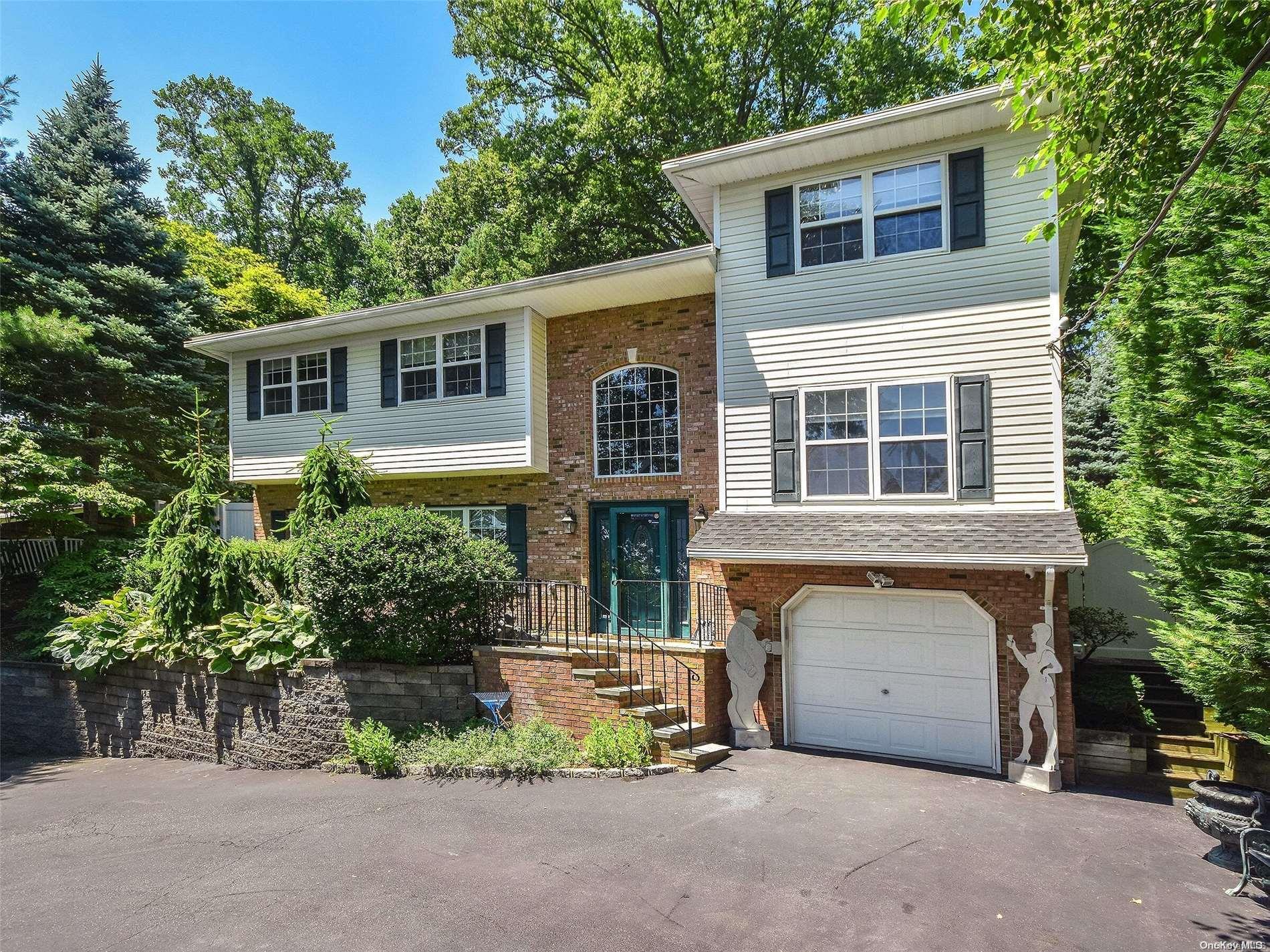 172 Cow Neck Road Port Washington, NY 11050 - Photo 1 of 1 Gallery Image 1