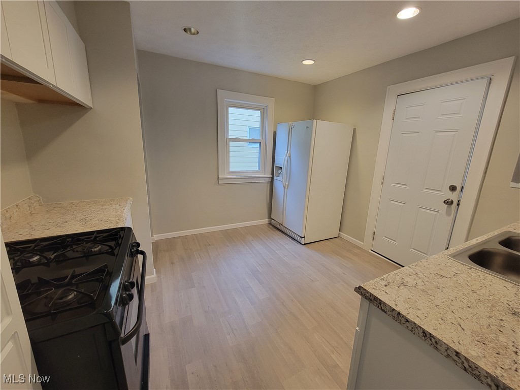 4493 Lilac Road Cleveland, OH 44121 - Photo 9 of 33
