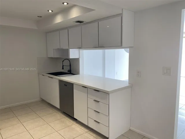 $5,300 | 199 Ocean Ln Drive, Unit 707, Key Biscayne, FL 33149