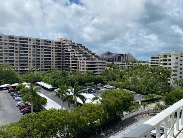 $5,300 | 199 Ocean Ln Drive, Unit 707, Key Biscayne, FL 33149