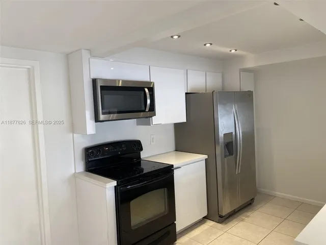 $5,300 | 199 Ocean Ln Drive, Unit 707, Key Biscayne, FL 33149