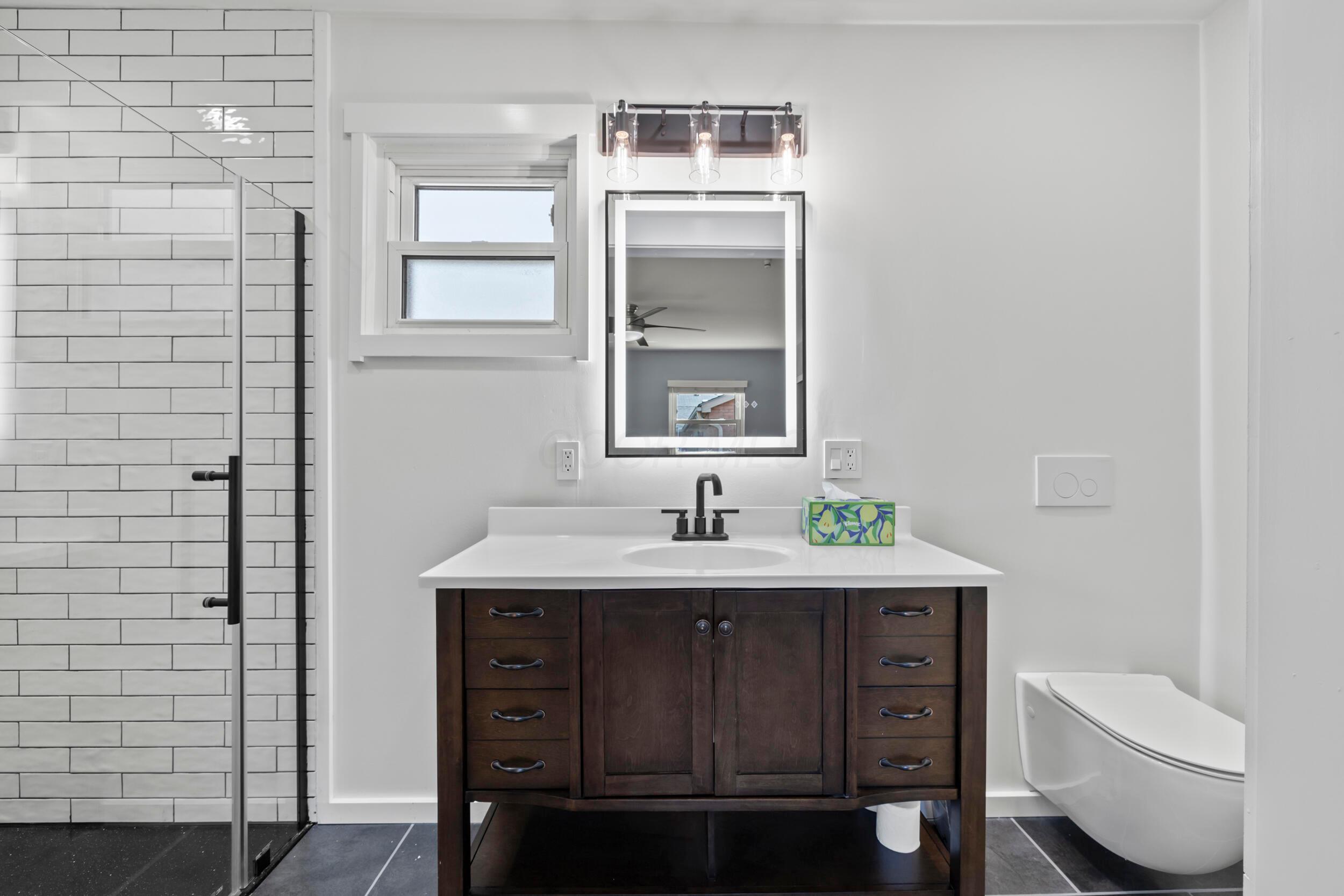 2209 Fishinger Road Columbus, OH 43221 - Photo 20 of 39 Primary completely renovated bathroom