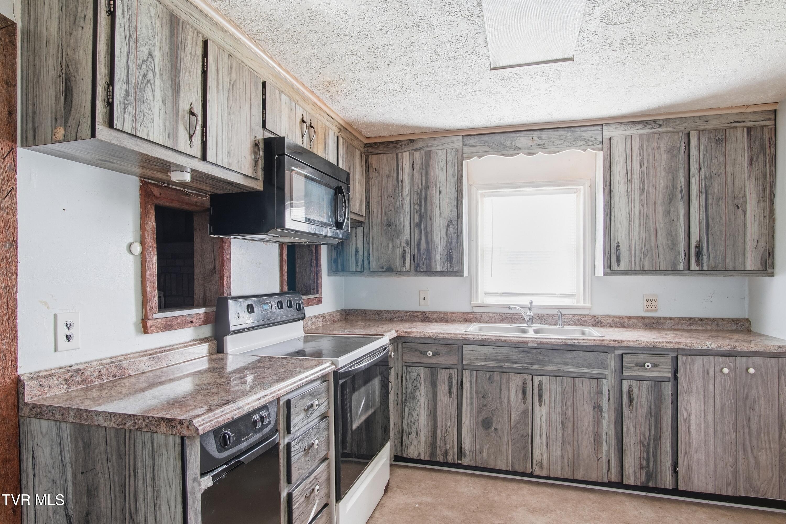 380 Oak Grove Road Gray, TN 37615 - Photo 2 of 39 DSC00034