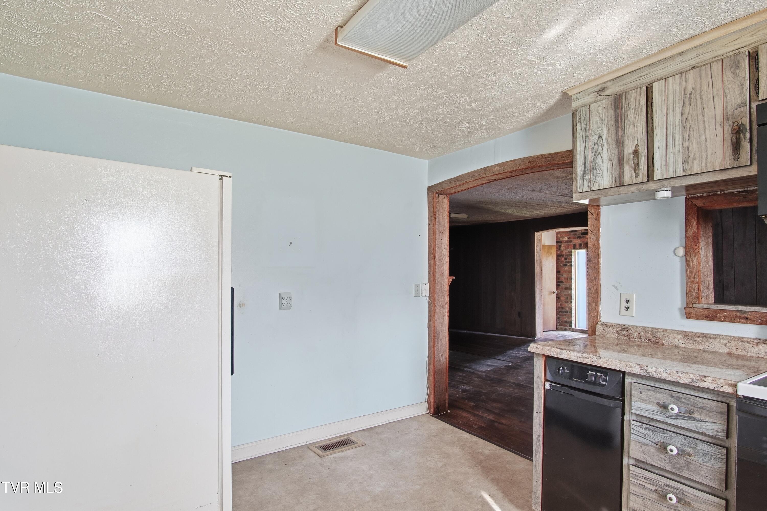 380 Oak Grove Road Gray, TN 37615 - Photo 3 of 39 DSC00037