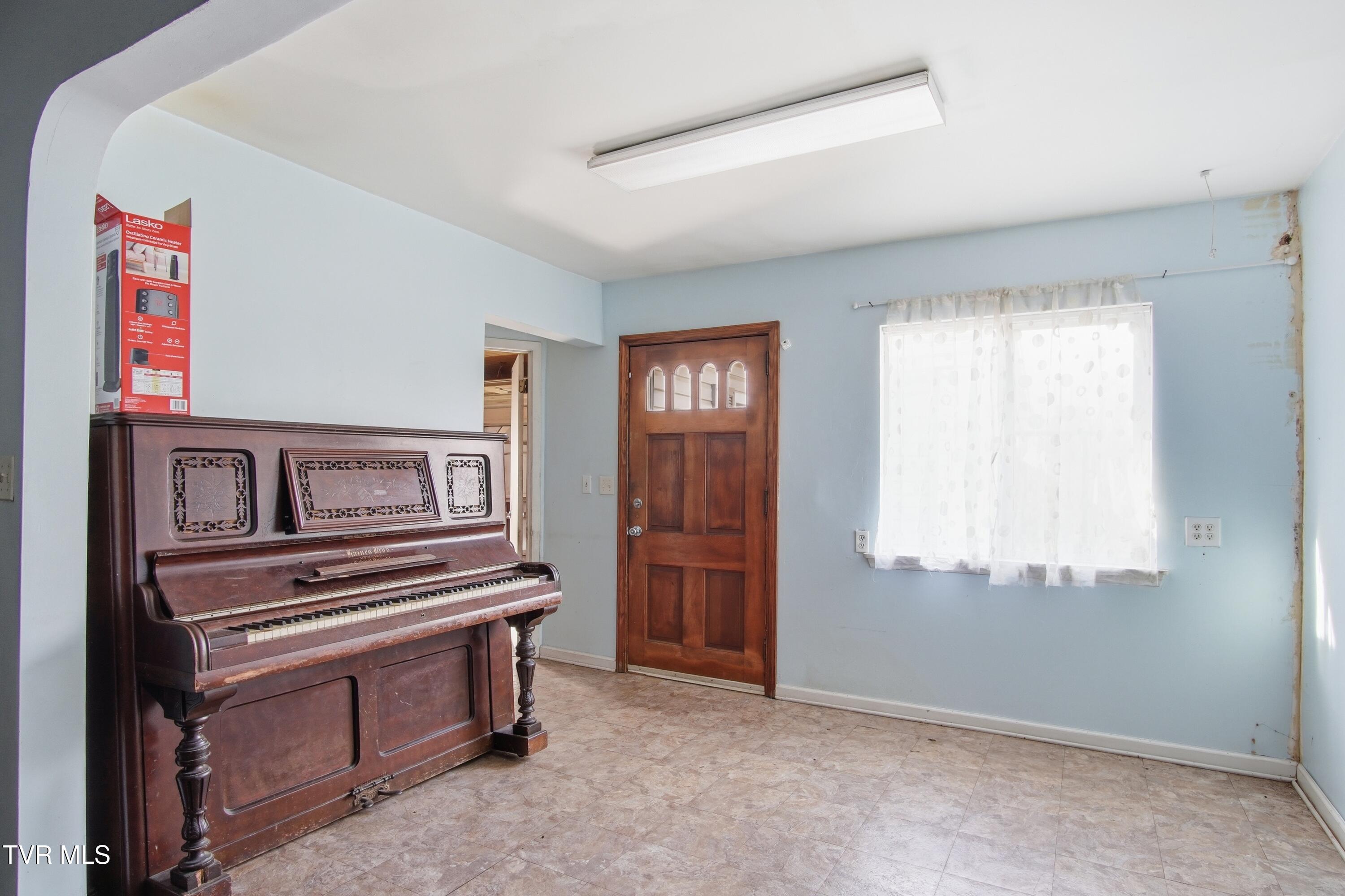 380 Oak Grove Road Gray, TN 37615 - Photo 10 of 39 DSC00043