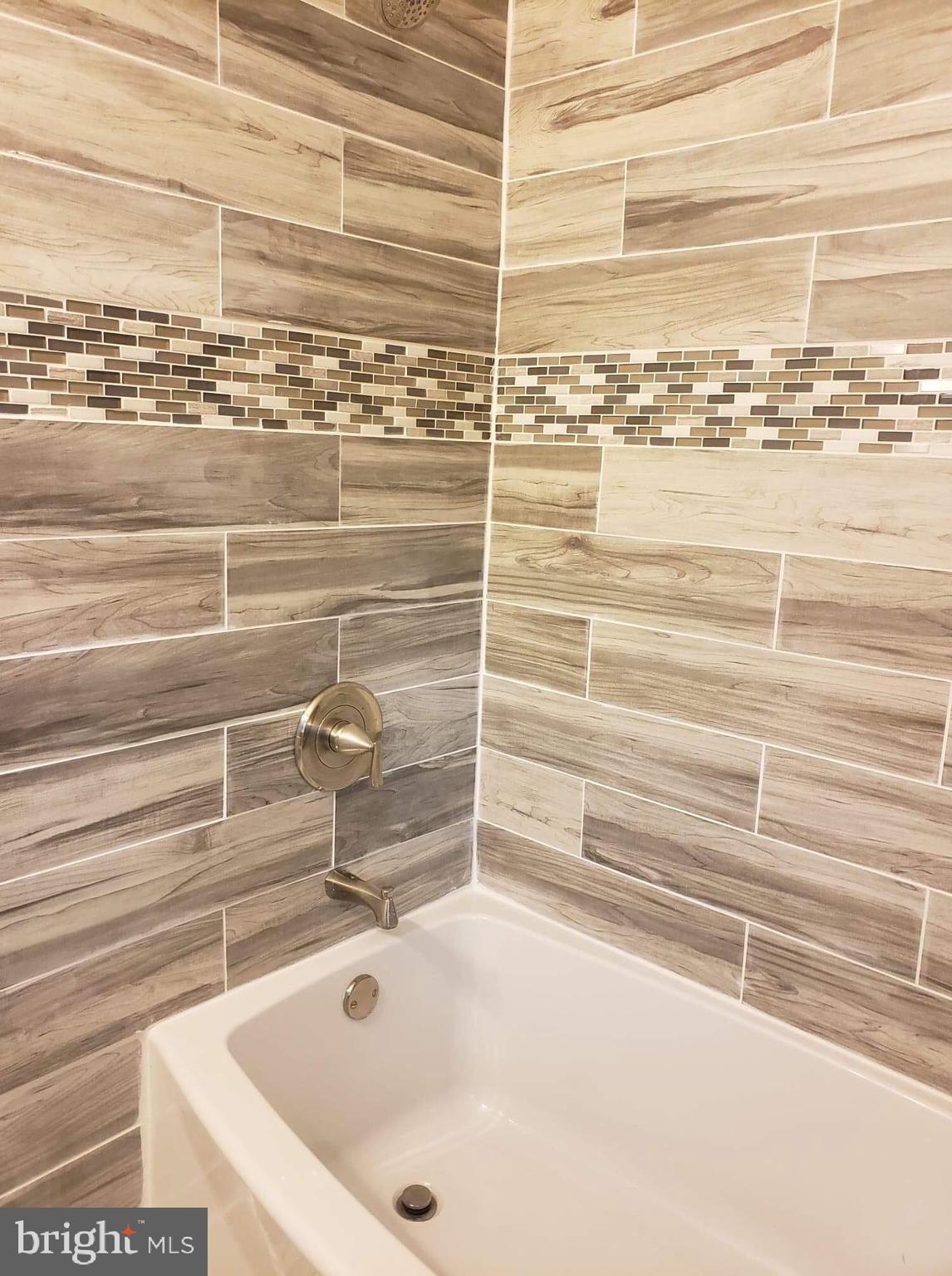 213 Westowne Road Baltimore, MD 21229 - Photo 18 of 20 a bathroom with a bathtub