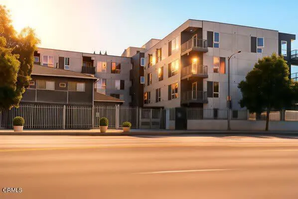 $2,500 | 18900 Parthenia Street, Unit 102, Northridge, CA 91324