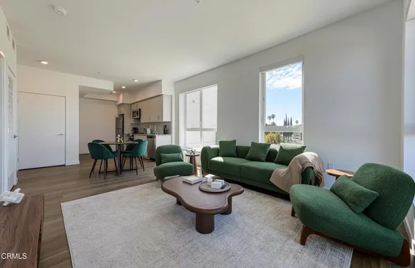 $2,500 | 18900 Parthenia Street, Unit 102, Northridge, CA 91324