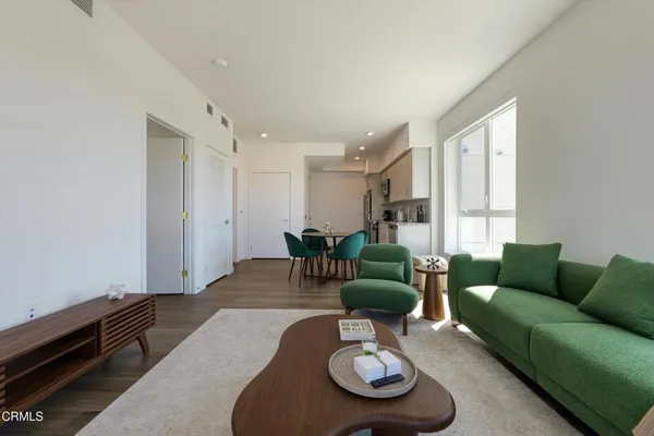 $2,500 | 18900 Parthenia Street, Unit 102, Northridge, CA 91324