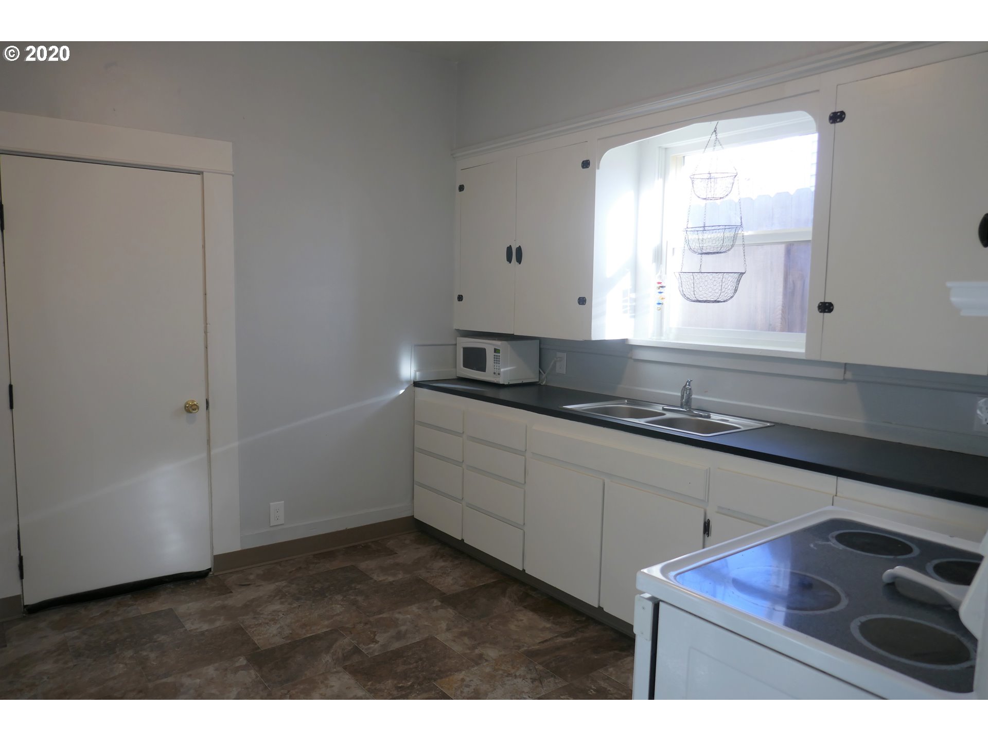 624 Southeast 3rd Street Pendleton, OR 97801 - Photo 12 of 31 Kitchen