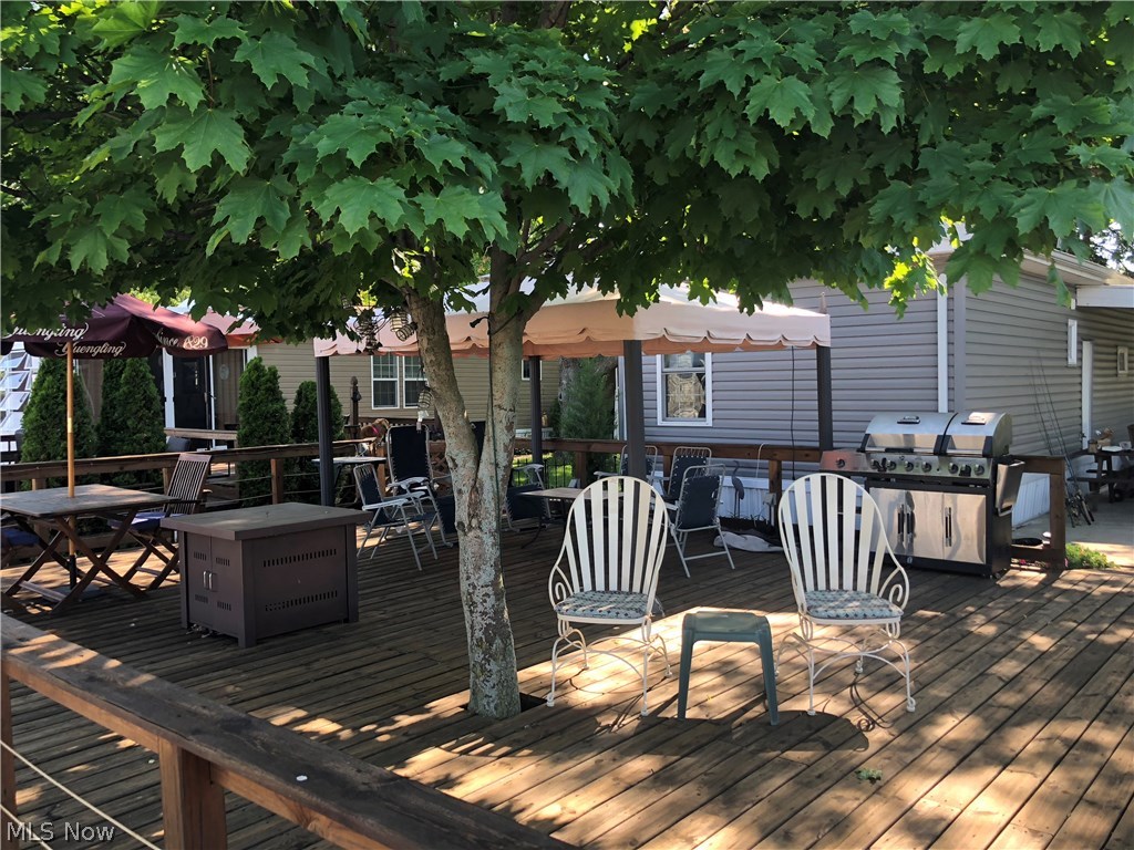 1600 North Buck Road, Unit 98 Lakeside Marblehead, OH 43440 - Photo 13 of 32 You could be sitting in these chairs!