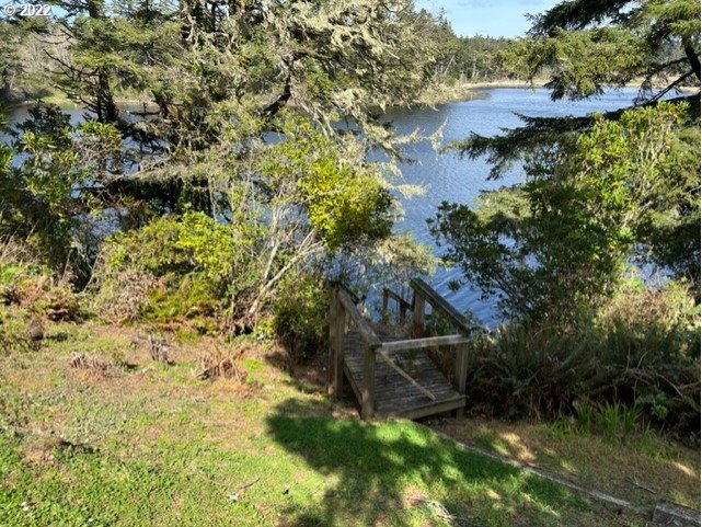 53425 Warbler Road Bandon, OR 97411 - Photo 5 of 32 Gallery Image 5