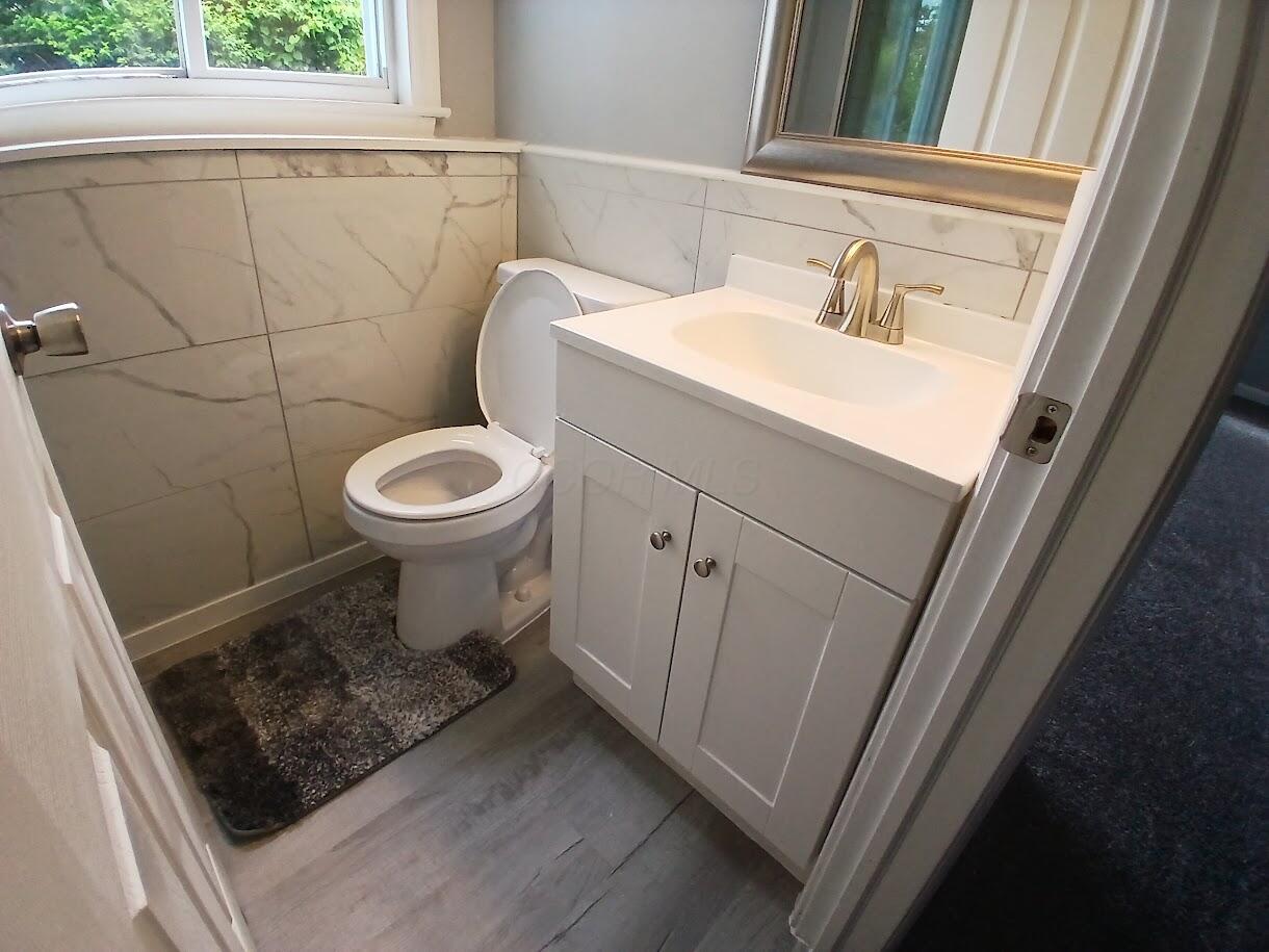 2489 Lipton Road Columbus, OH 43232 - Photo 9 of 26 lower level full bath