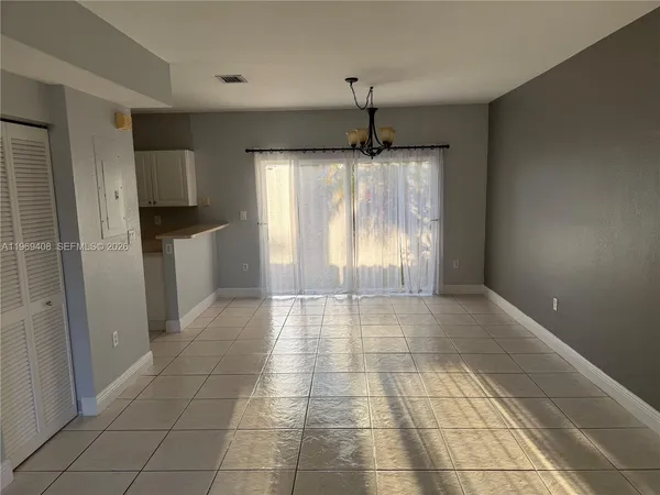 $2,100 | 2402 Northeast 41st Place, Unit 2402, Homestead, FL 33033