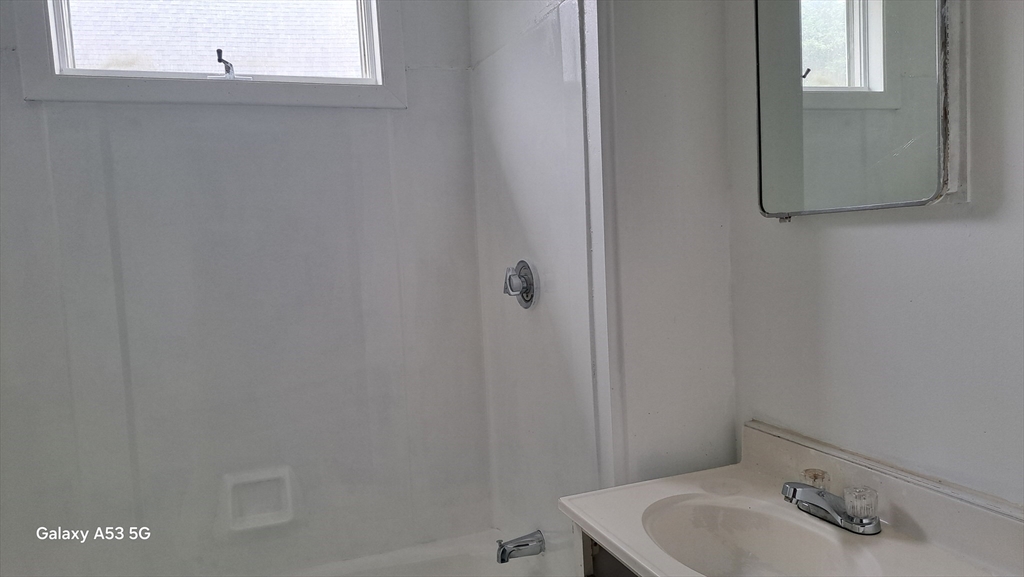 21 Coes Street, Unit 2R Worcester, MA 01603 - Photo 15 of 21 Gallery Image 15